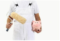 Employee of Peintre Drummondville dressed all in white with a scroll in one hand and a piggy bank in pink color.